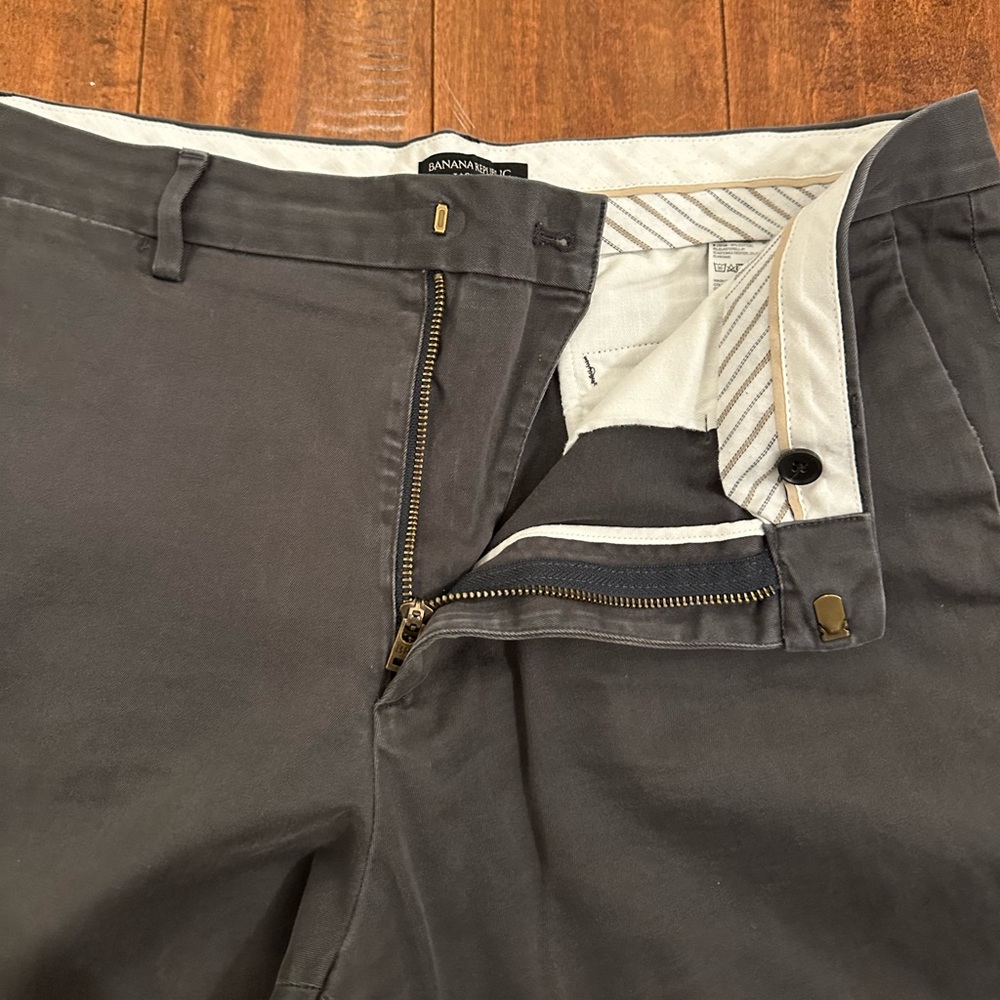 Banana Republic Gray Rapid Movement Tapered Fit Chinos Sz 36x32 - Picture 3 of 11